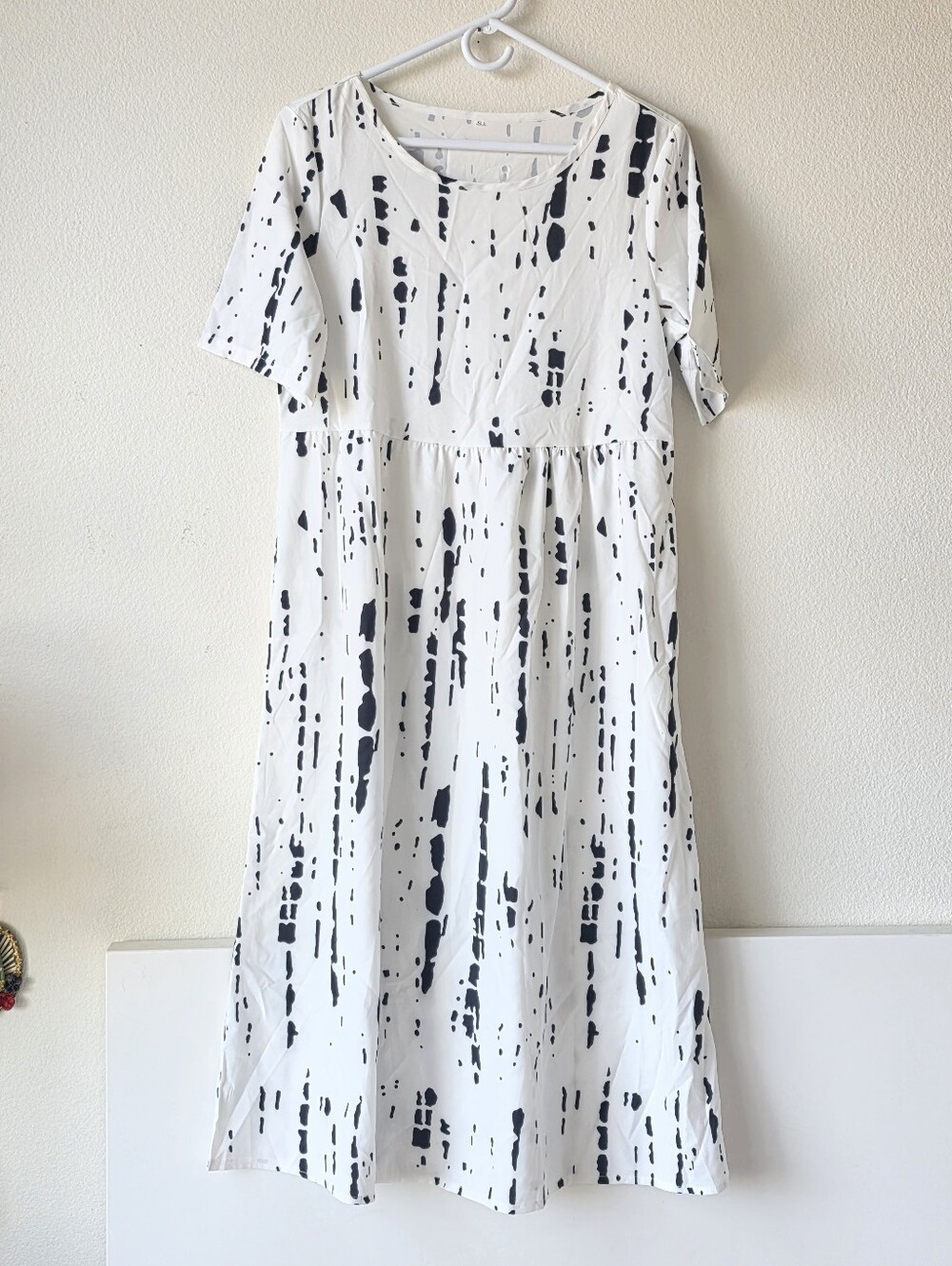 Abstract Print Midi Dress White Black Flowy Casual Short Sleeve